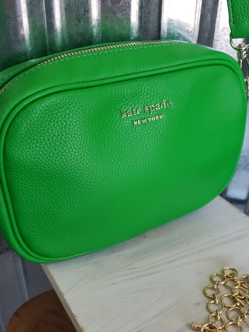 🔥🔥🔥kate spade Green Pebbled Leather Crossbody Bag with Gold Hardware - Picture 2 of 9